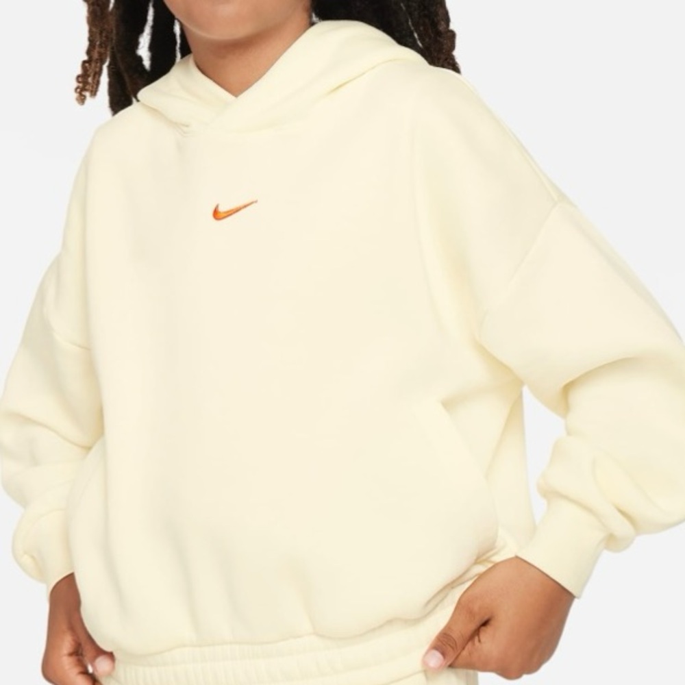 Nike Culture of Basketball
Big Kids' Oversized Pullover Basketball Hoodie
